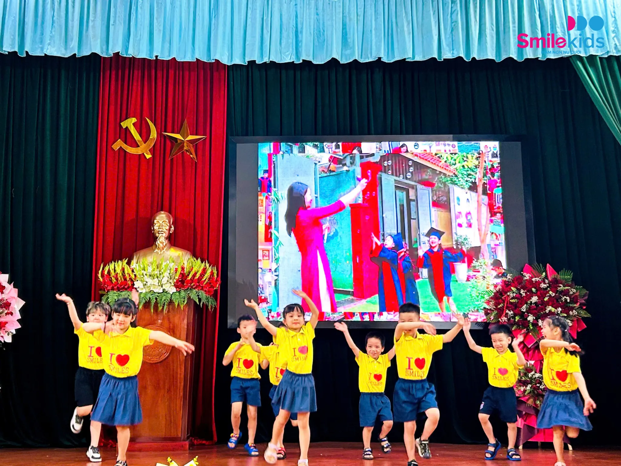Hình 2. Tiết mục văn nghệ của lớp Sao Thủy